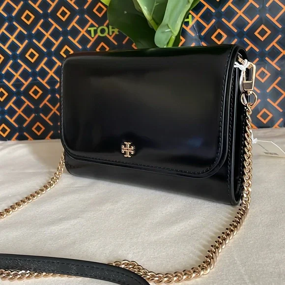 NWT , tory burch Emerson patent chain wallet ( black) crossbody